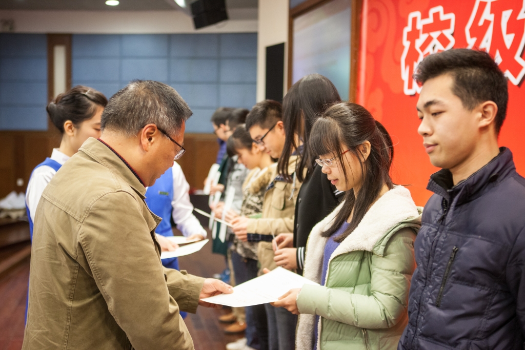 2015年度“Z6人生就是博英才”奖，74名学子受益