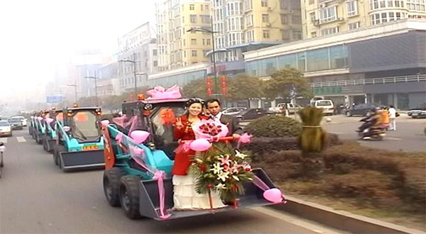 谁说机械都冰凉？这款会跳舞的滑移明明就是周到奔放的！