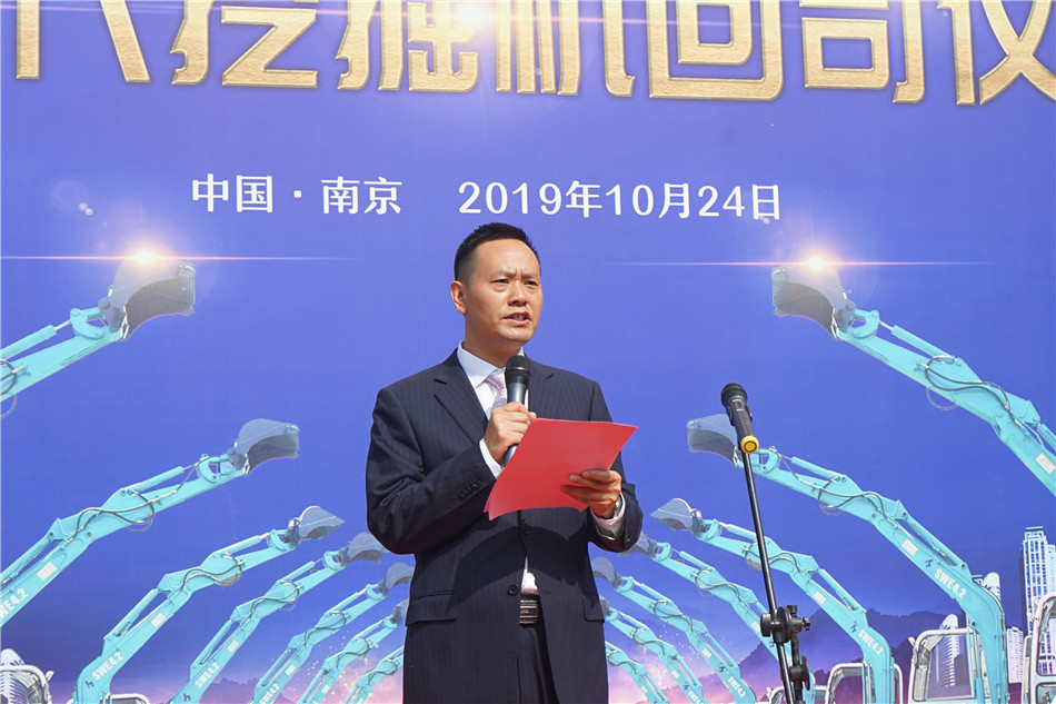 服役15年，超过20000幼时！元老级挖机接“回家”！
