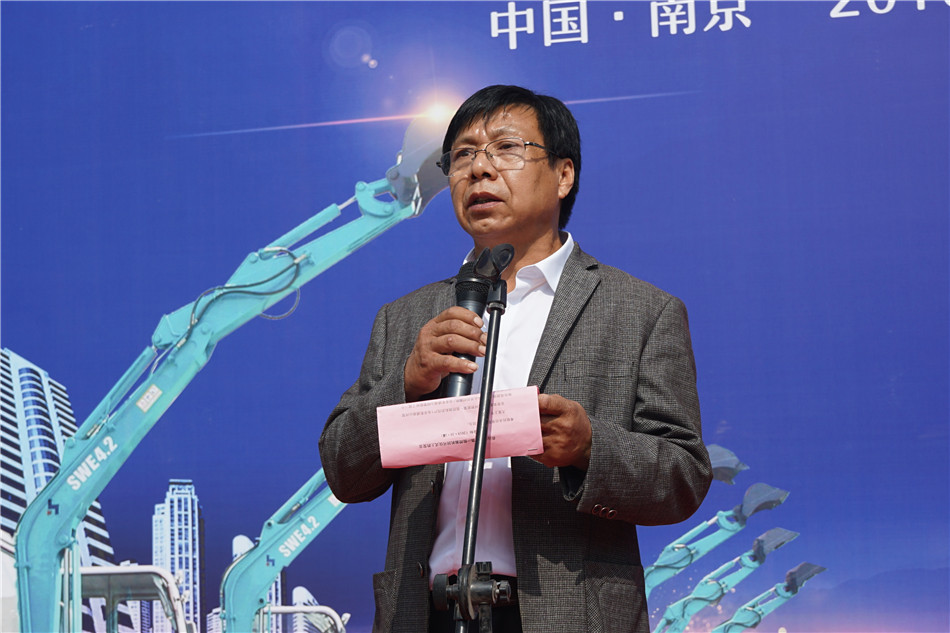 服役15年，超过20000幼时！元老级挖机接“回家”！