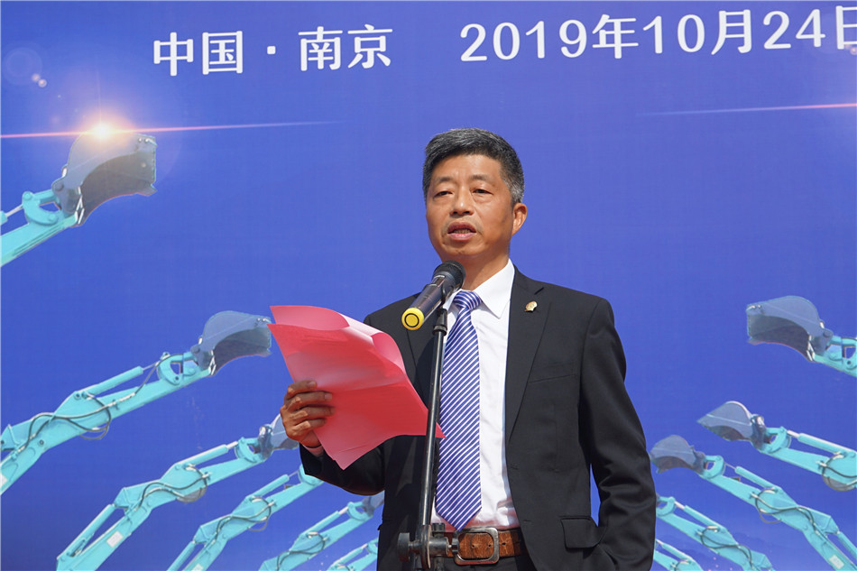 服役15年，超过20000幼时！元老级挖机接“回家”！