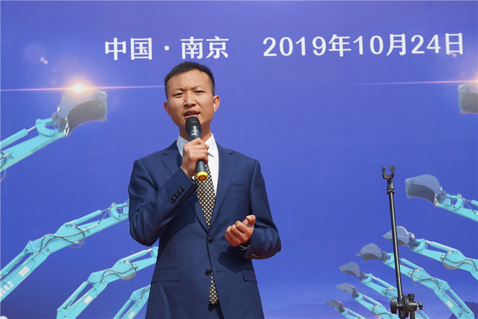 服役15年，超过20000幼时！元老级挖机接“回家”！