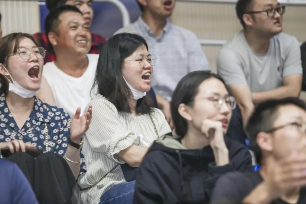 “520” Z6人生就是博智能以球会友中建五局三公司