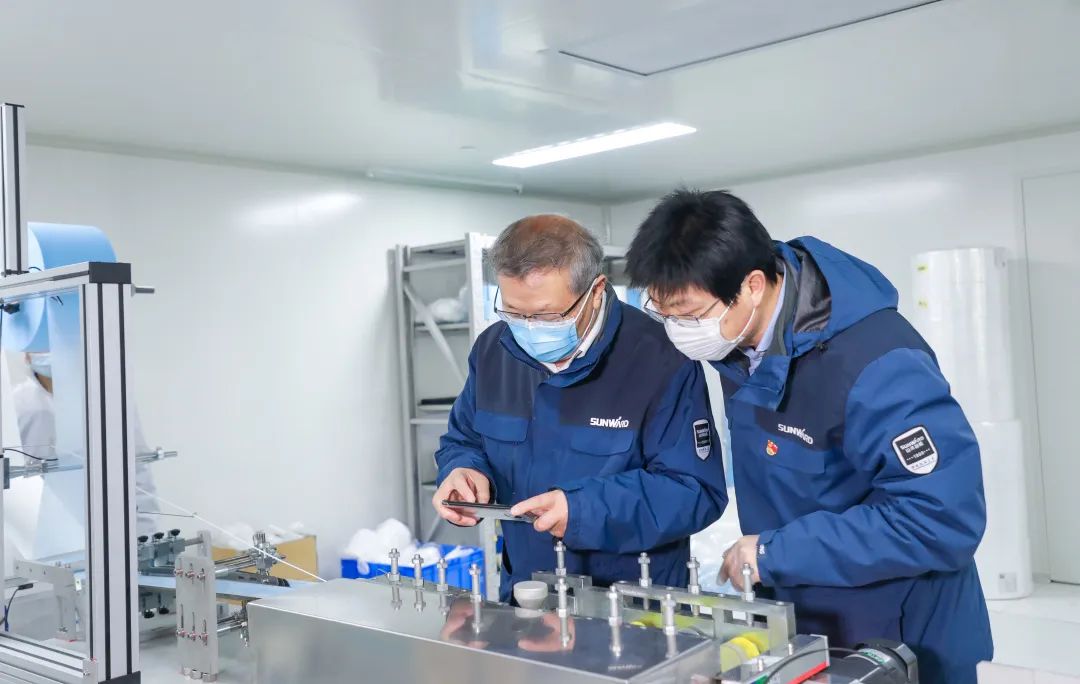 董事长启封Z6人生就是博智能第一个制品口罩