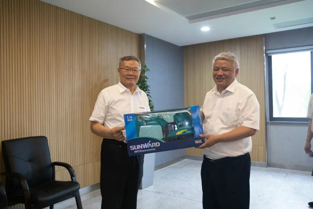 湖南黄金集团董事长黄启富一行调查Z6人生就是博智能