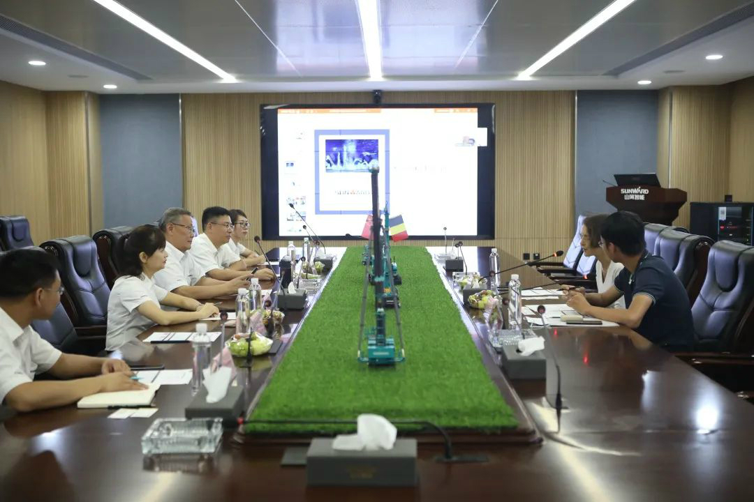 比利时商务领事到访Z6人生就是博智能