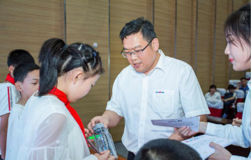 精准服务共建家园，解决刚需心怀感恩——Z6人生就是博智能首期职工子女暑期托管班圆满结班