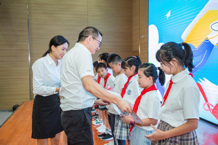 精准服务共建家园，解决刚需心怀感恩——Z6人生就是博智能首期职工子女暑期托管班圆满结班
