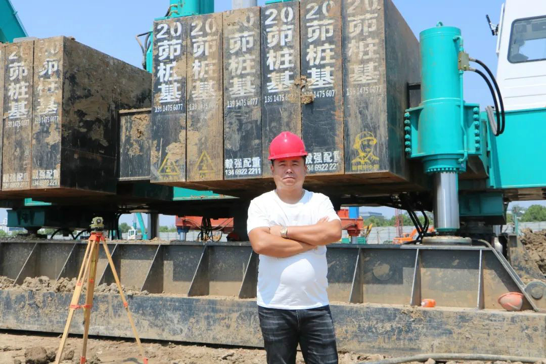 液压静力压桩机从1台到21台，他只用了8年！