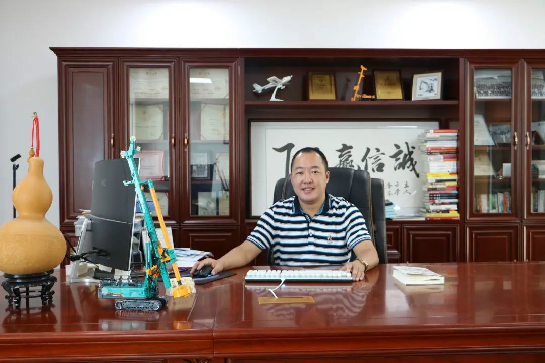 从鞋厂老板到桩工“大烙妆，他以一台静力压桩机撬动财富杠杆