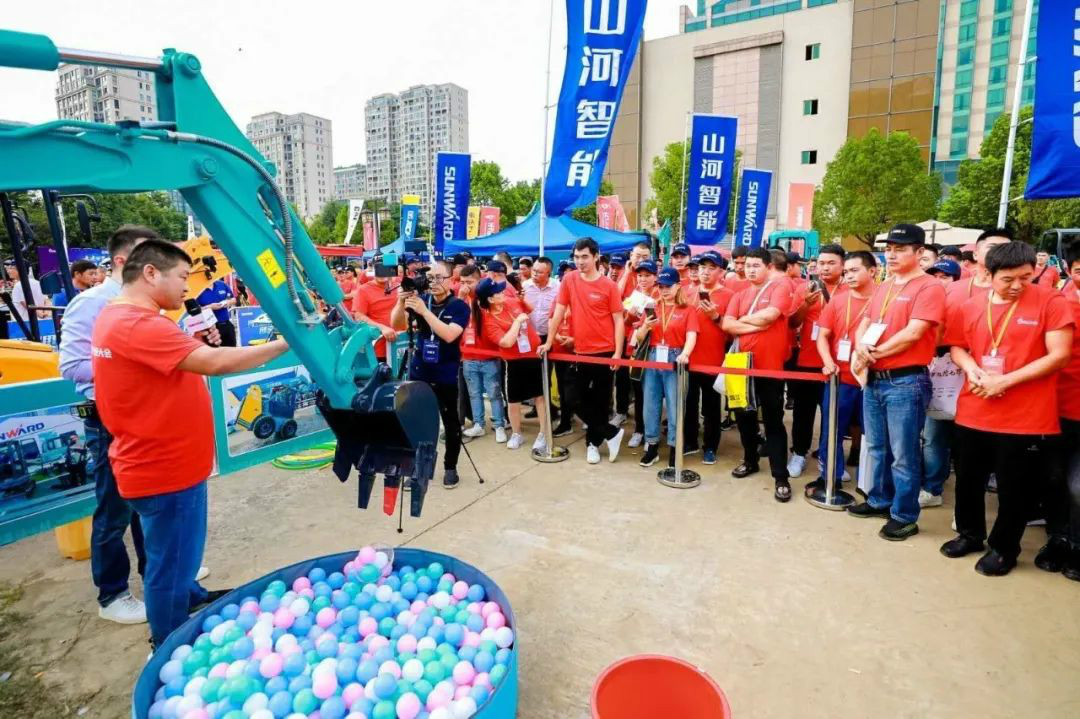 03a18b370b7b12363e796edb6b903d3b 2020全球微挖大会 Z6人生就是博智能精品微挖赢得满堂彩