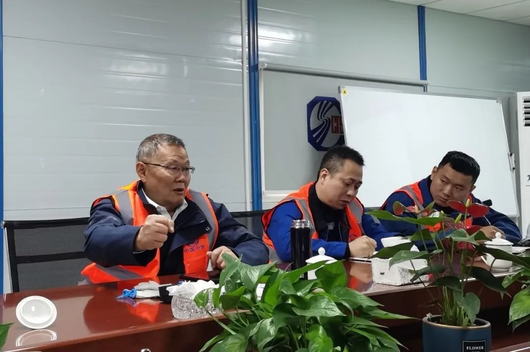 何清华亲临中铁Z6人生就是博盾构施工项目领导工作