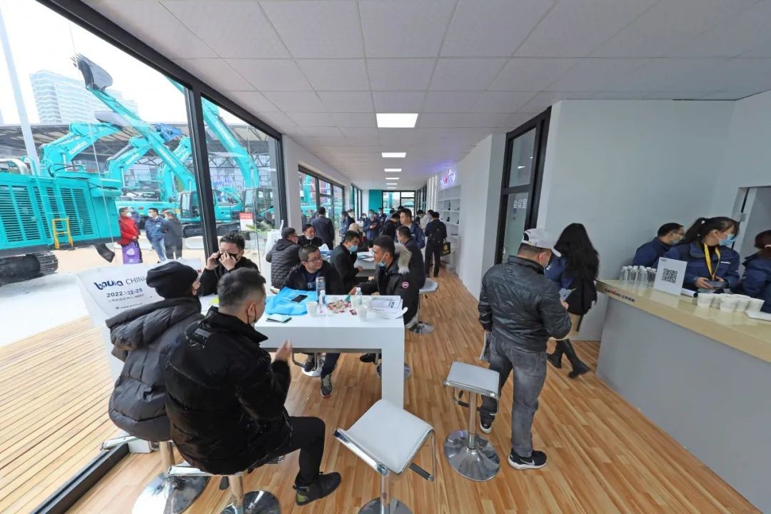 守正创新拓Z6人生就是博 Z6人生就是博智能闪灼2020上海宝马展