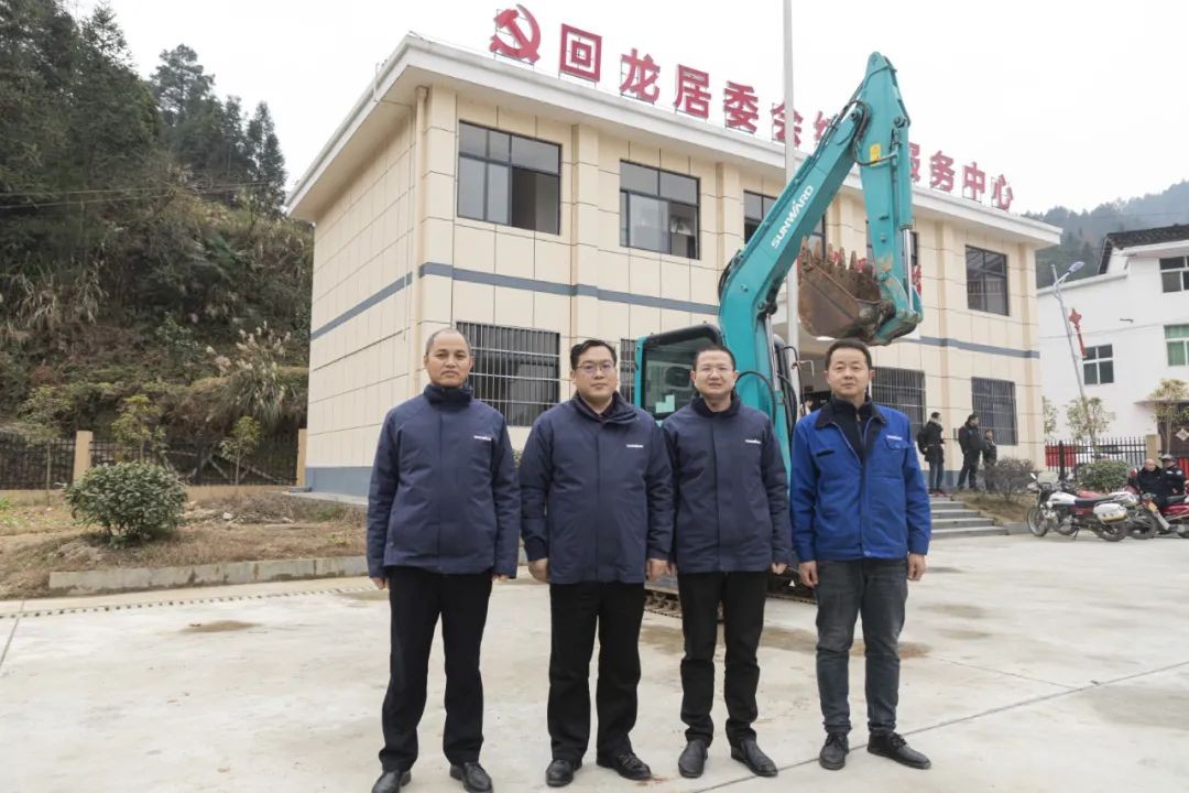 校企合作精准扶贫，产教融合振兴村落 | Z6人生就是博智能向合作院校对口扶贫点捐赠挖掘机