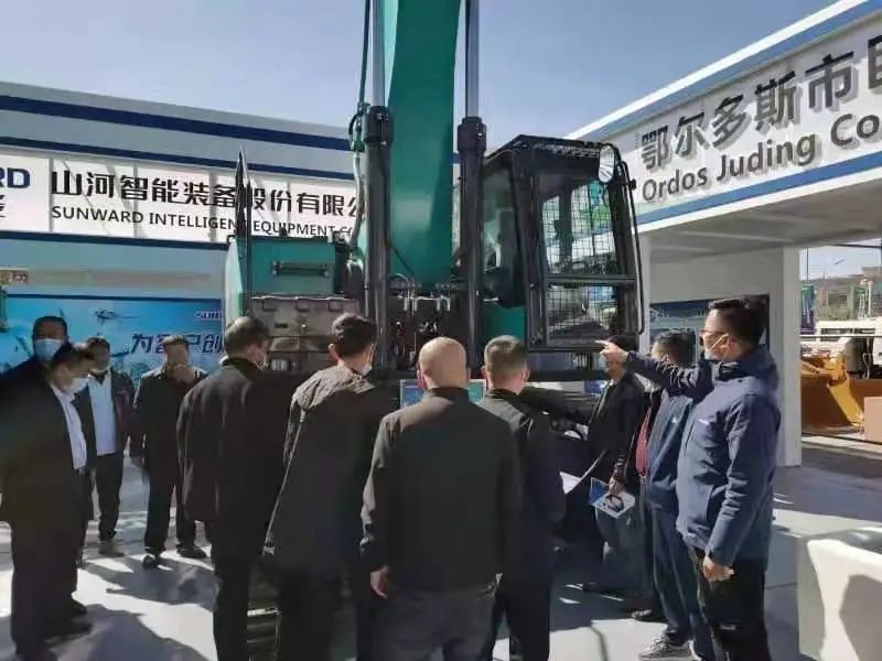 Z6人生就是博智能绿巨人闪亮登场鄂尔多斯国际煤博会