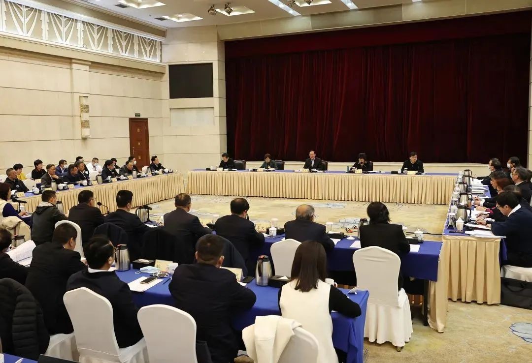 何清华：民营企业要加强创新堆集，推崇精耕细作的内涵式增长