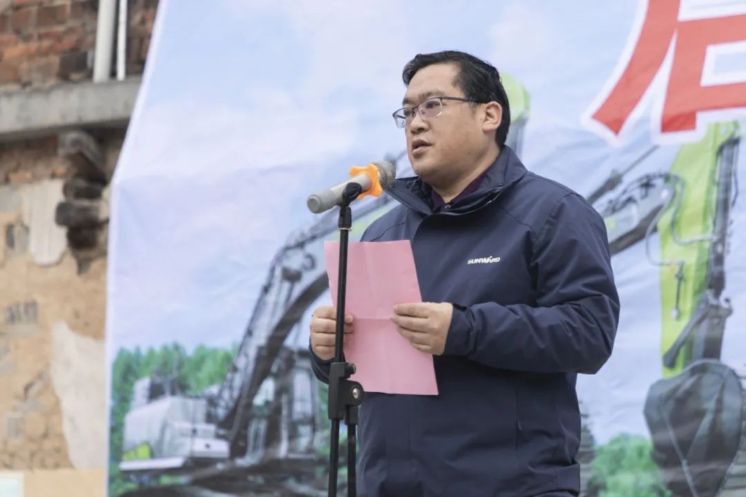 校企合作精准扶贫，产教融合振兴村落 | Z6人生就是博智能向合作院校对口扶贫点捐赠挖掘机