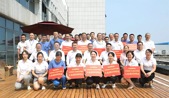 员工子女金榜题名 Z6人生就是博家园发放嘉奖