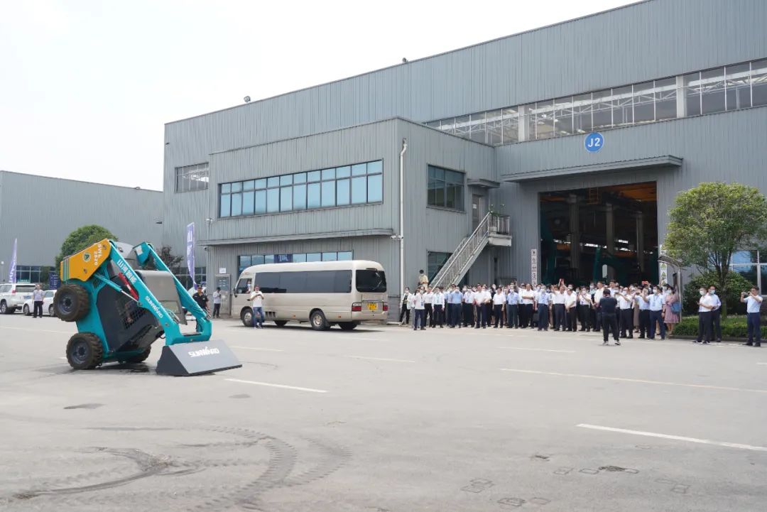 全国战术性新兴产业集群建设调查团调研Z6人生就是博智能