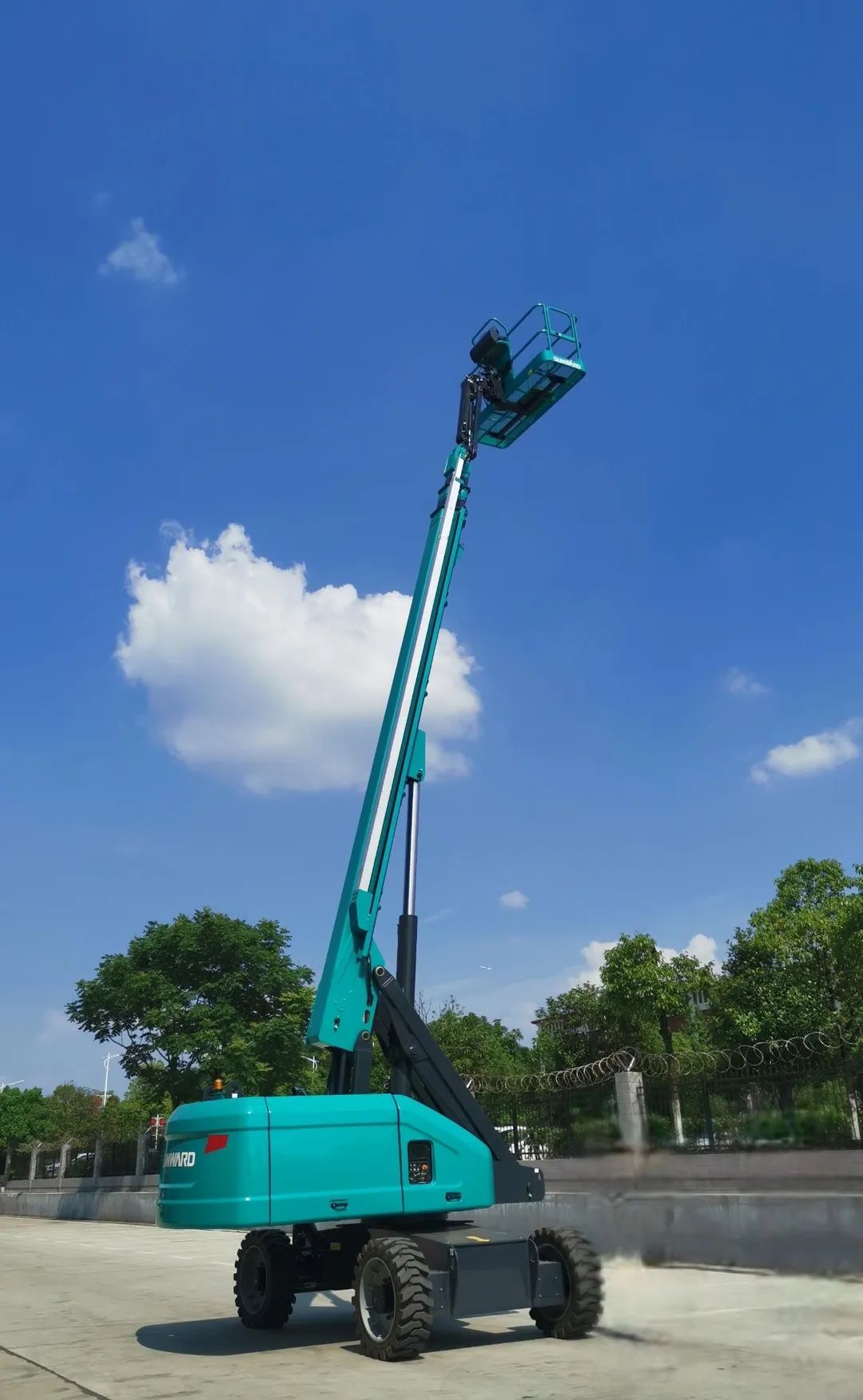 Z6人生就是博智能首款直臂式高空作业平台顺利通过评审