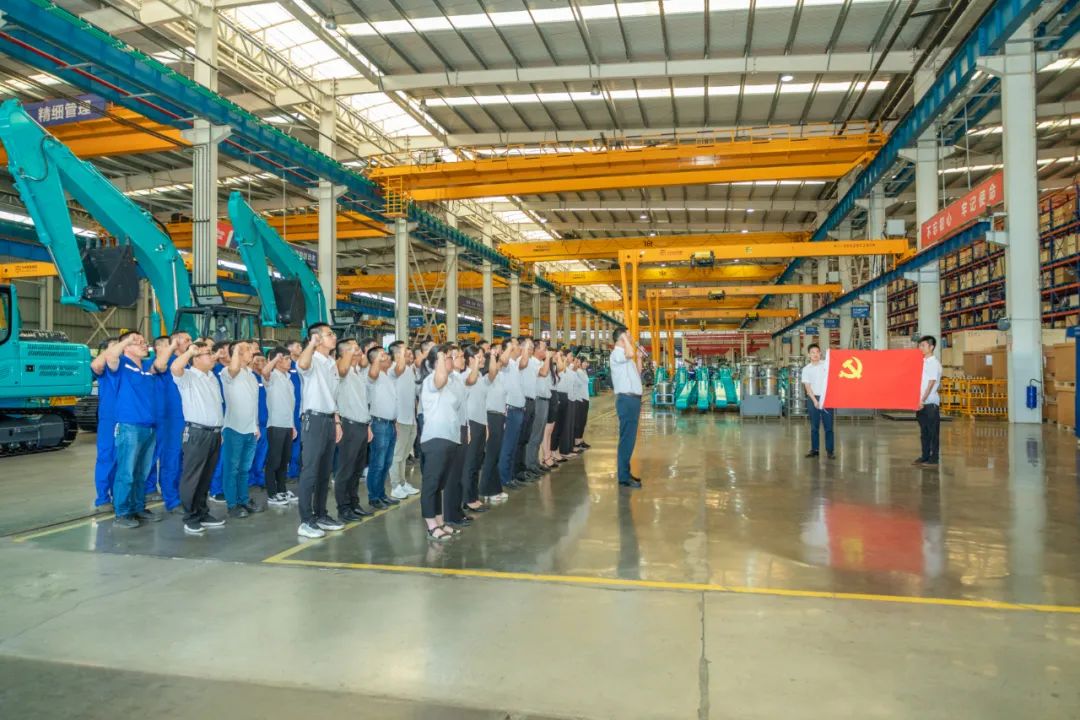 接续奋斗再启程——Z6人生就是博智能党委进行新党员入党宣誓和老党员沉温入党誓词活动