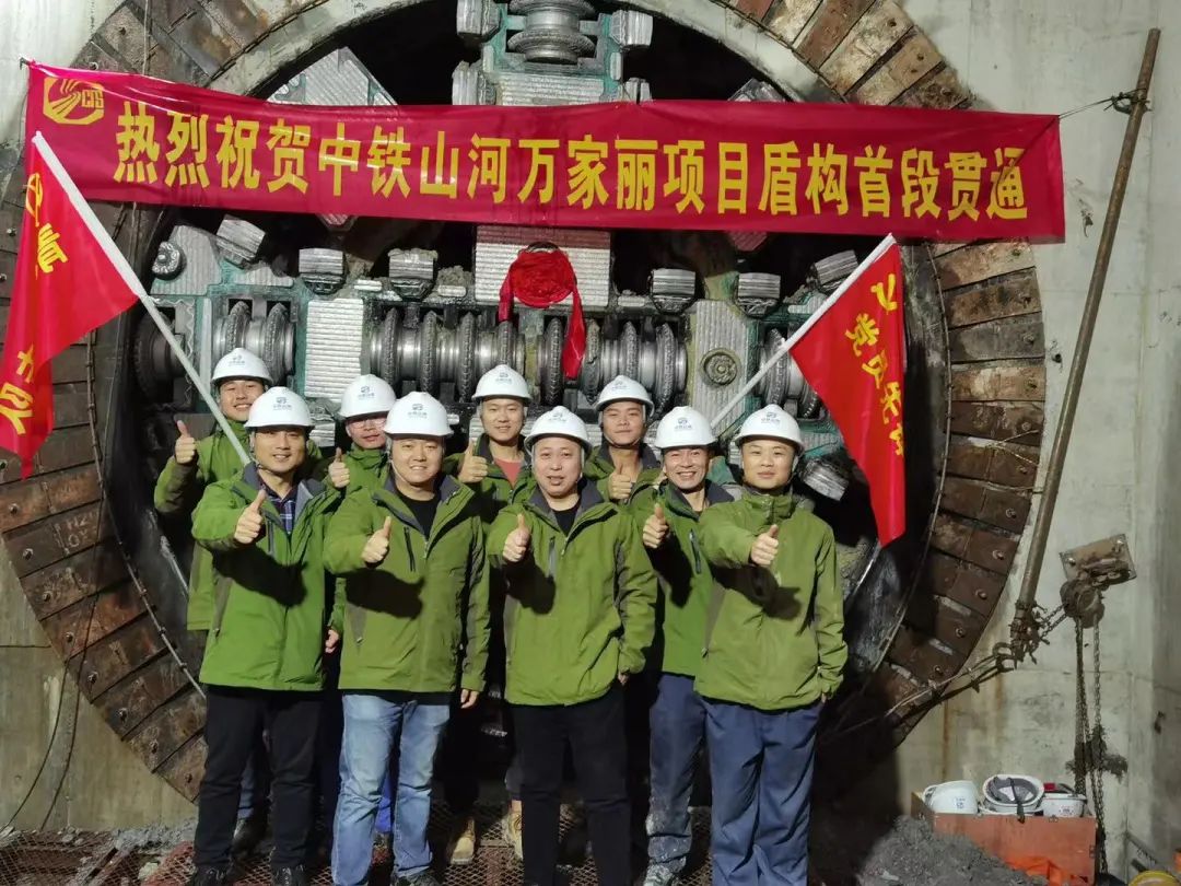 掘进1978米，中铁Z6人生就是博首条盾构法施工隧路顺利贯通