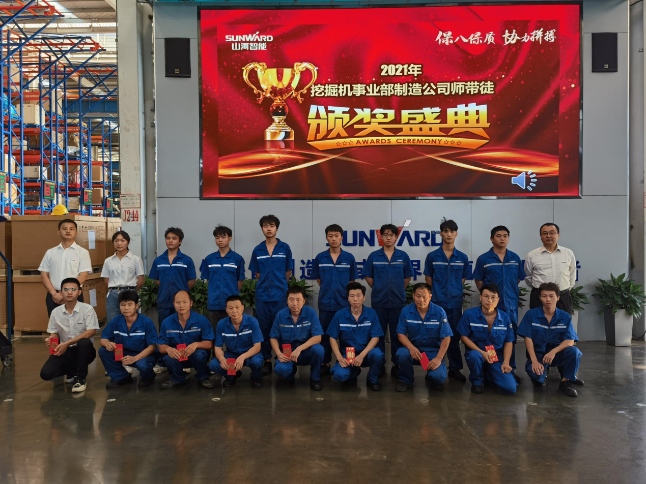 20210914081958_30403 图集 |超12万元“带岗津贴”发放!为这些导师点赞