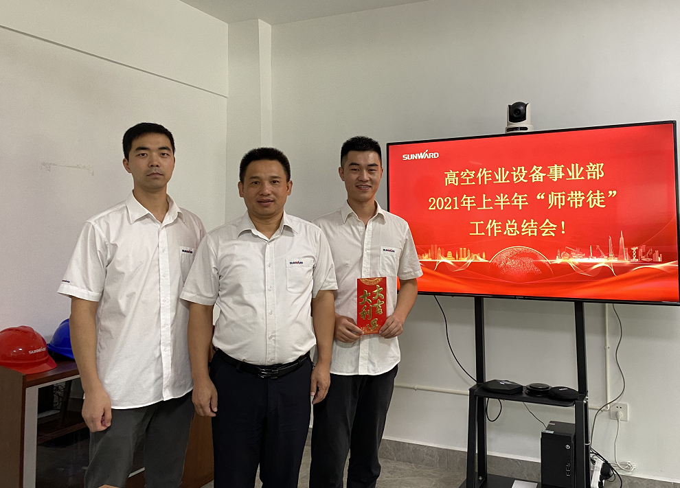 20210914082100_43364 图集 |超12万元“带岗津贴”发放!为这些导师点赞