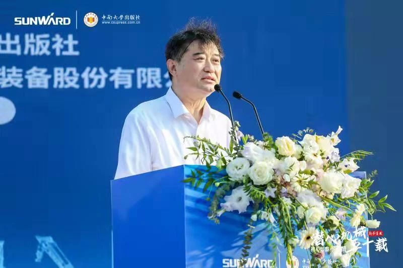 《何清华潜心理械五十年》新书颁布，背后还有这些故事