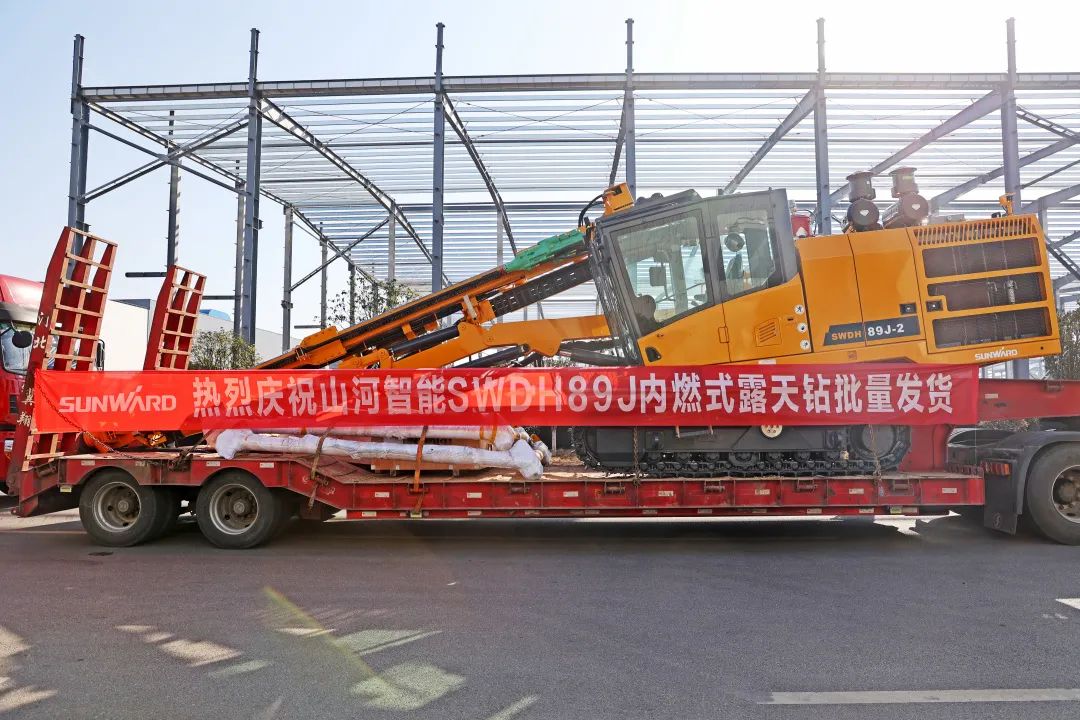 20220310093530_86605 又一款差距化定造产品获认可!Z6人生就是博智能SWDH89J内燃式露天钻批量发货
