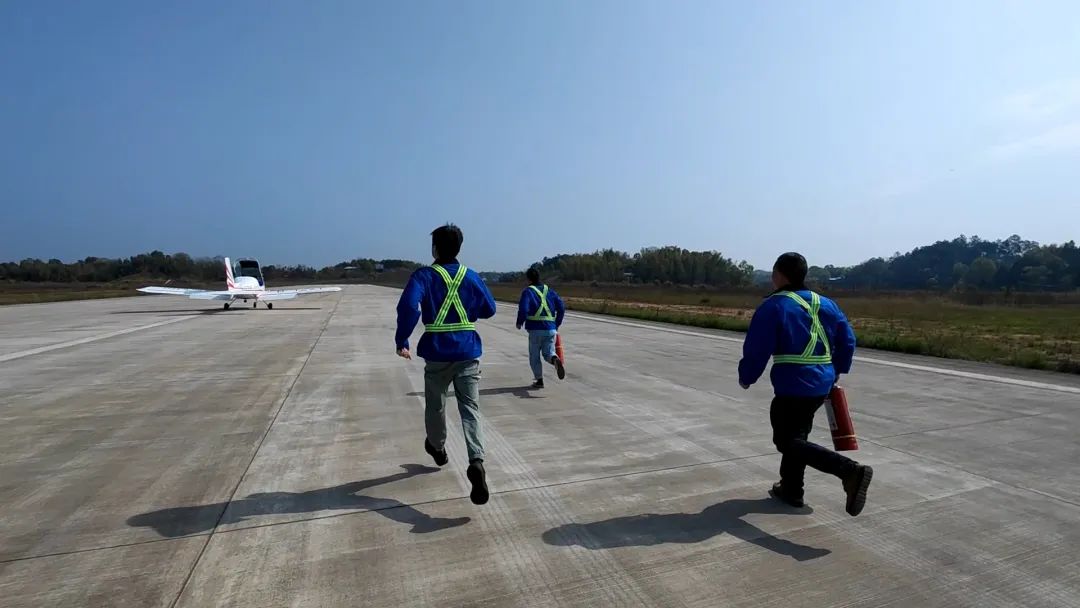 空位协同显技巧！湖南航空应急接济队Z6人生就是博机组发展特情措置应急演练