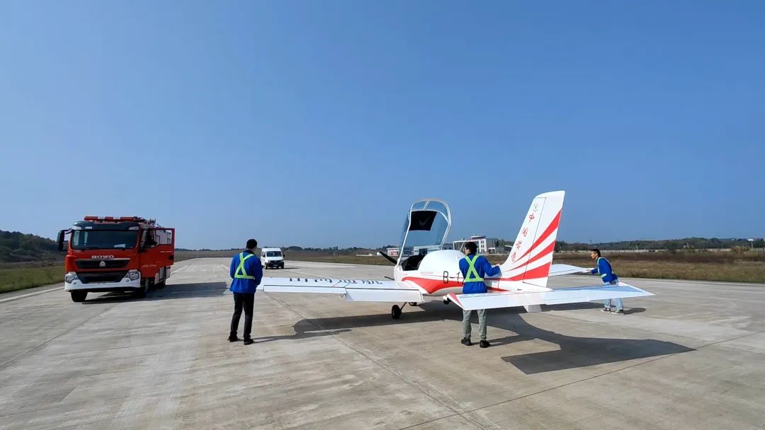空位协同显技巧！湖南航空应急接济队Z6人生就是博机组发展特情措置应急演练