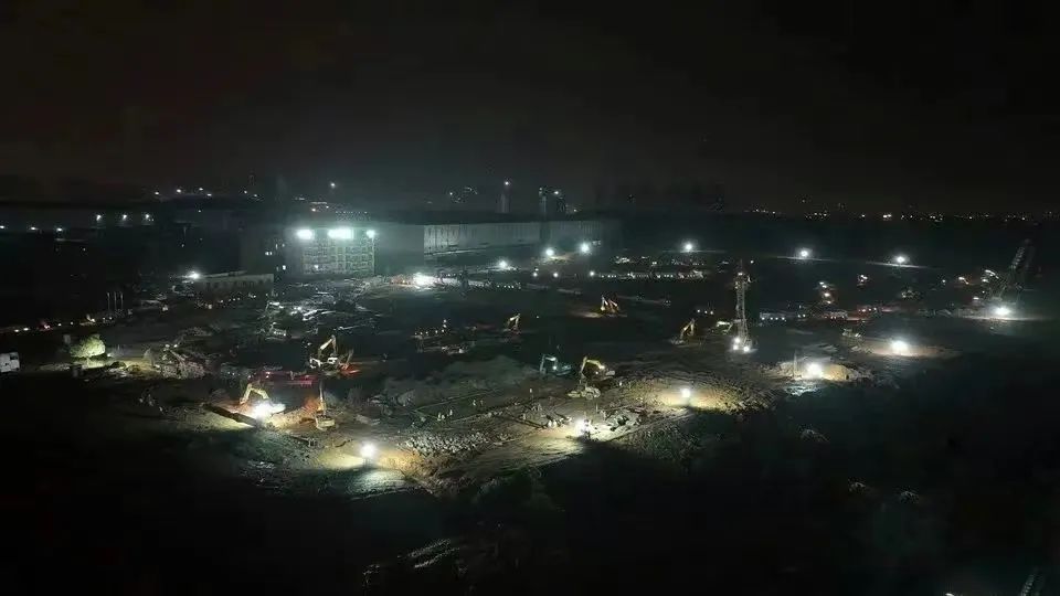 20220401100156_42745 冲锋一线显担任!Z6人生就是博智能挖掘机助力长沙方舱医院建设