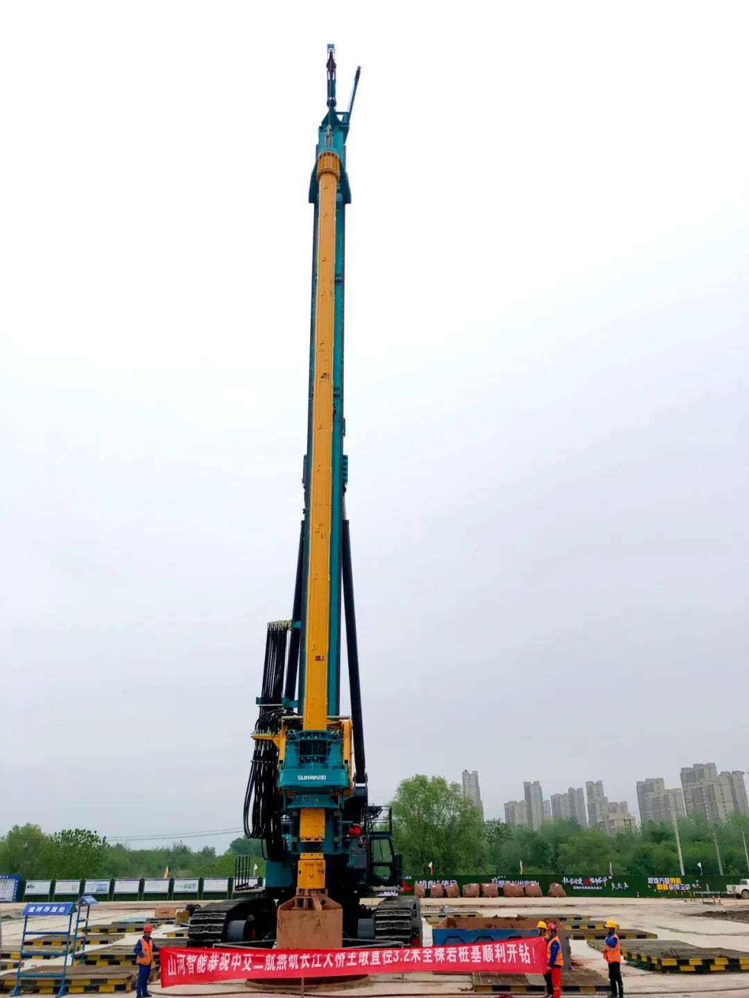 20220424081440_86648 再坑装硬骨头”!Z6人生就是博智能“超等桩备”助建燕矶长江大桥