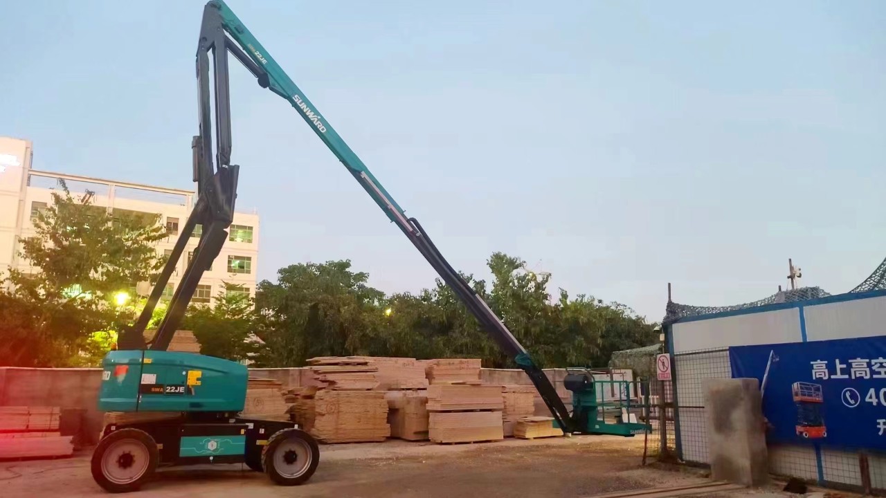 20220505113539_40432 正式“上岗”!Z6人生就是博智能首台电动曲臂式高空作业平台入驻华南市场
