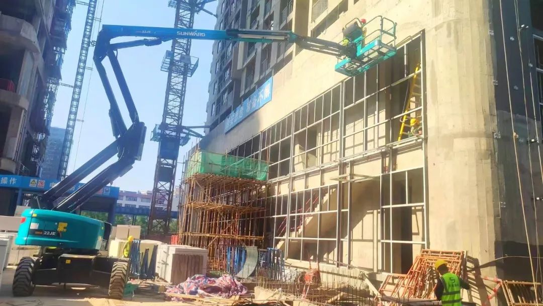 20220505113654_56730 正式“上岗”!Z6人生就是博智能首台电动曲臂式高空作业平台入驻华南市场