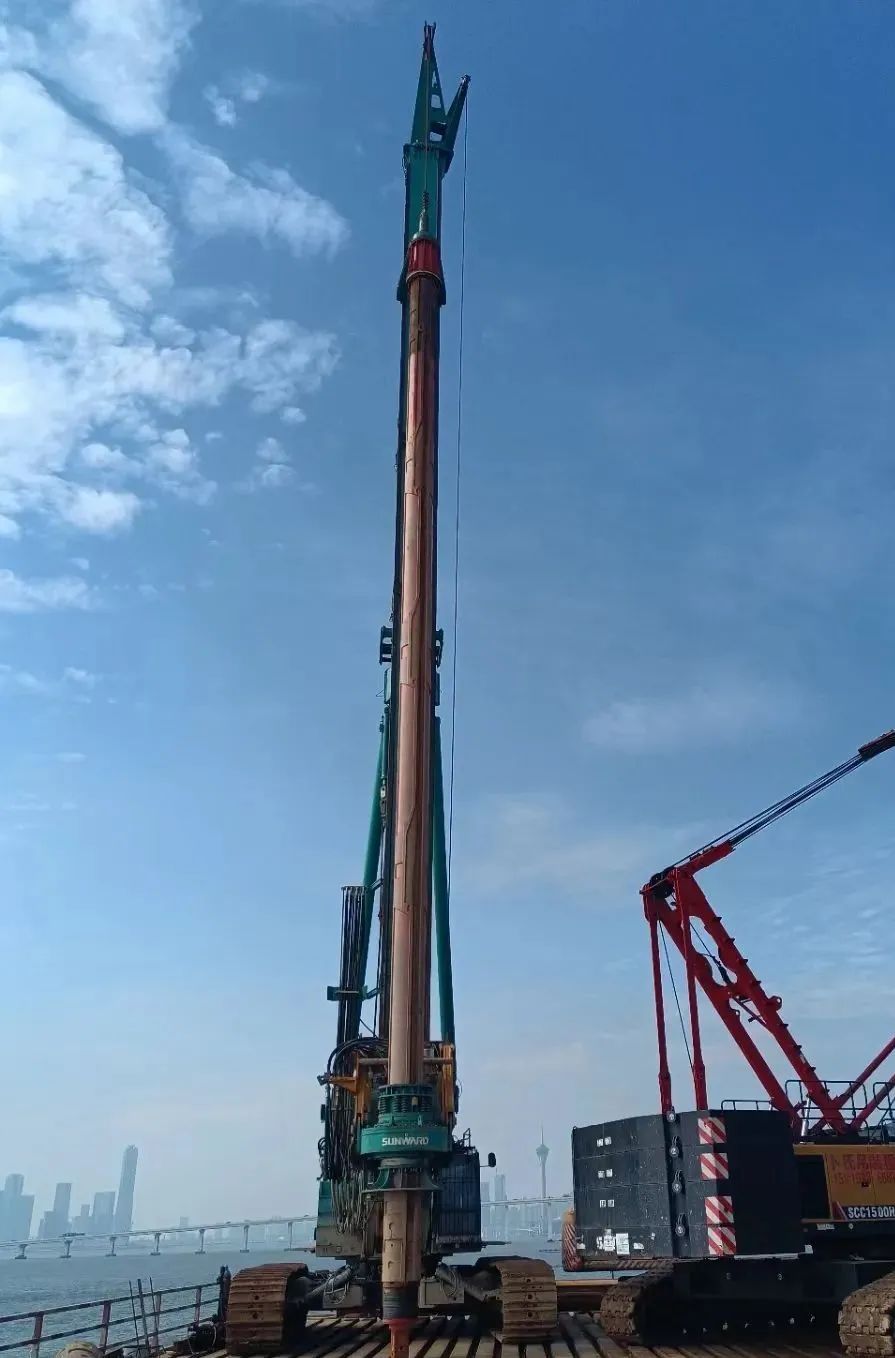 乘风破浪的旋挖钻机！Z6人生就是博智能助建澳氹第四跨海大桥