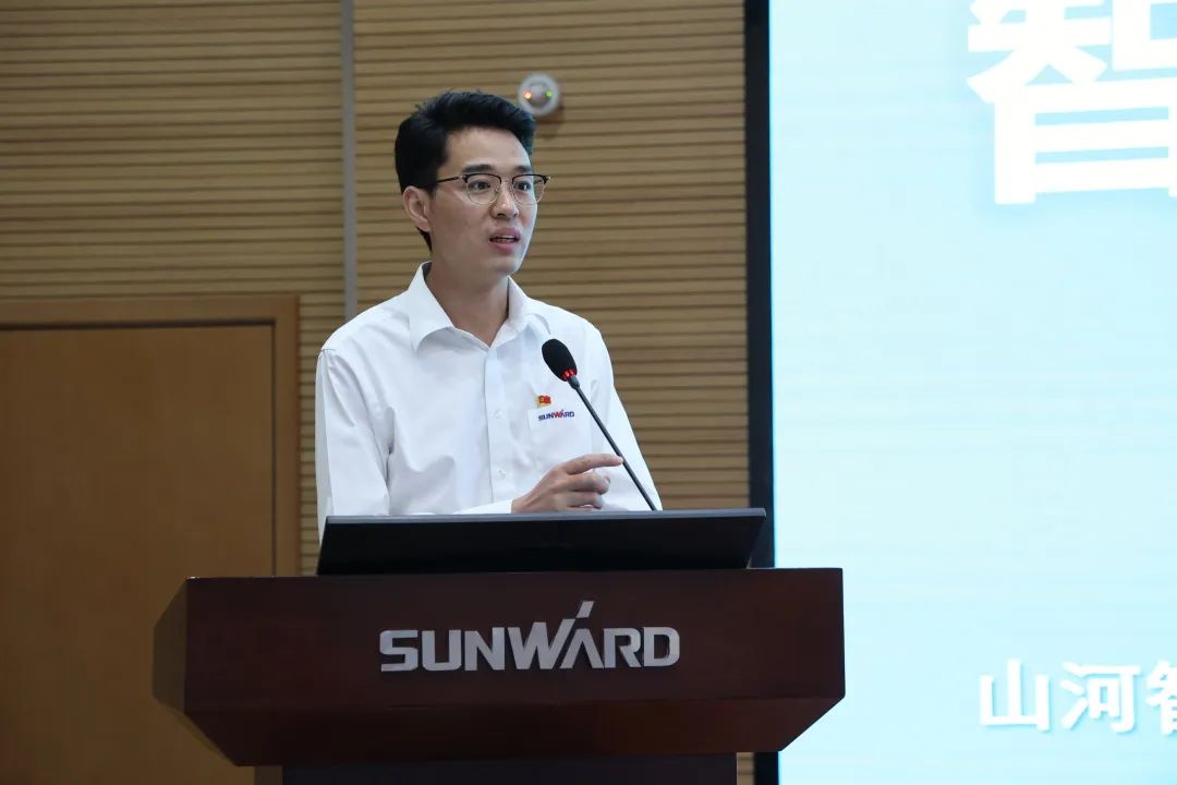 创新引领，智造将来！“2022院士专家长沙杏妆高端设备高质量发展钻研会隆沉进行