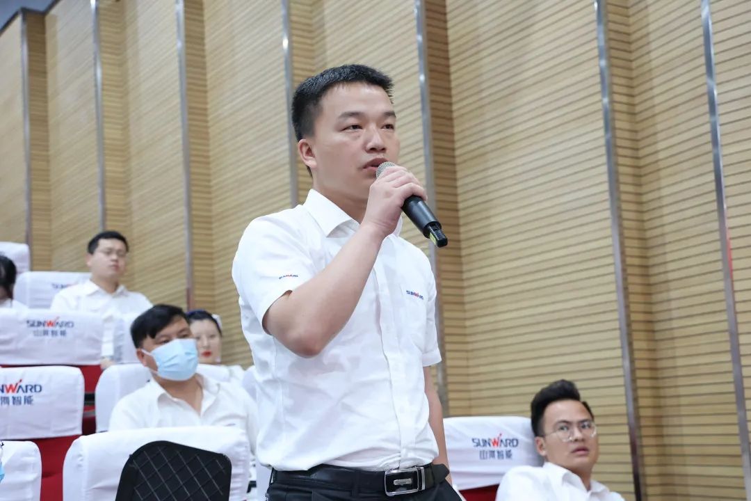 创新引领，智造将来！“2022院士专家长沙杏妆高端设备高质量发展钻研会隆沉进行