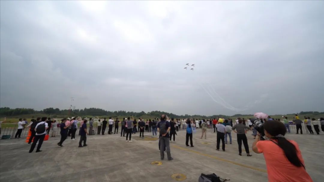 20220905101819_88179 空中着花、大坡度回旋、俯冲跃升……看Z6人生就是博飞行表演队炫技2022湖南航展动态展