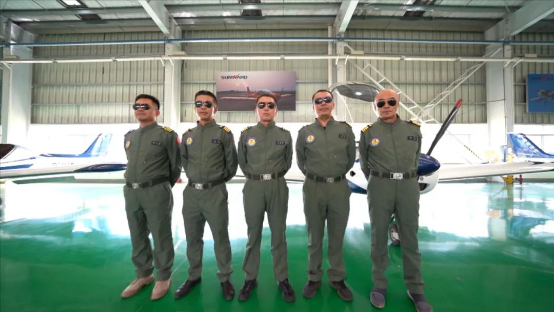 20220905101842_57481 空中着花、大坡度回旋、俯冲跃升……看Z6人生就是博飞行表演队炫技2022湖南航展动态展
