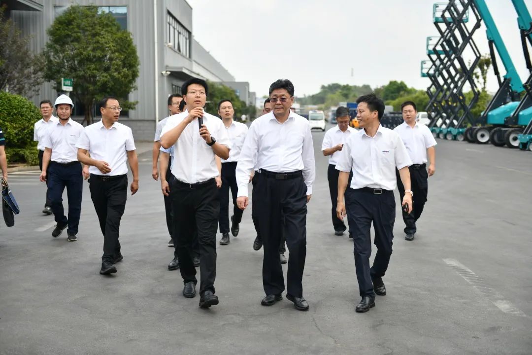 20220905103426_13178 国度应急治理部郭治武局长一行调查Z6人生就是博智能无人化应急接济设备