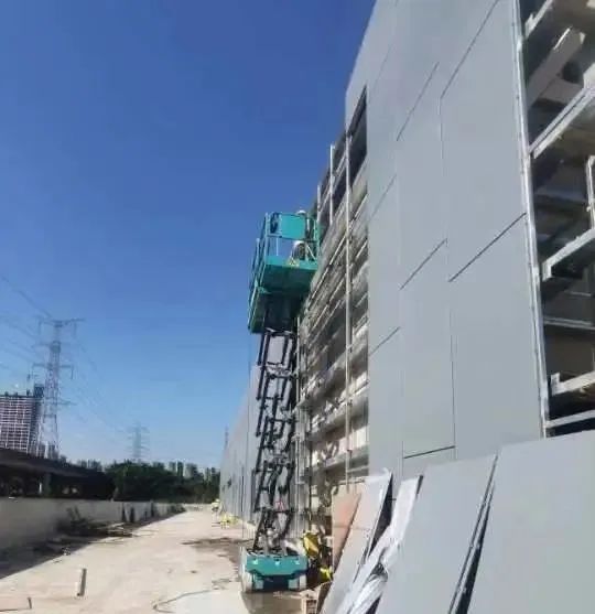 20221020083506_42966 多志成城抗疫情!Z6人生就是博智能高空机械助力惠州方舱医院建设