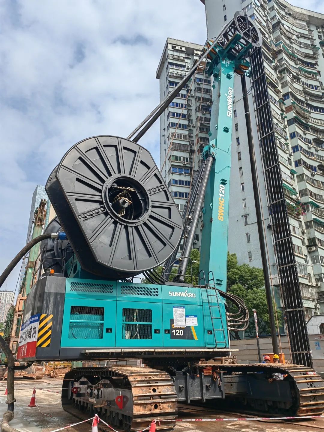首战创佳绩！Z6人生就是博智能双轮铣槽机助建长沙地铁7号线
