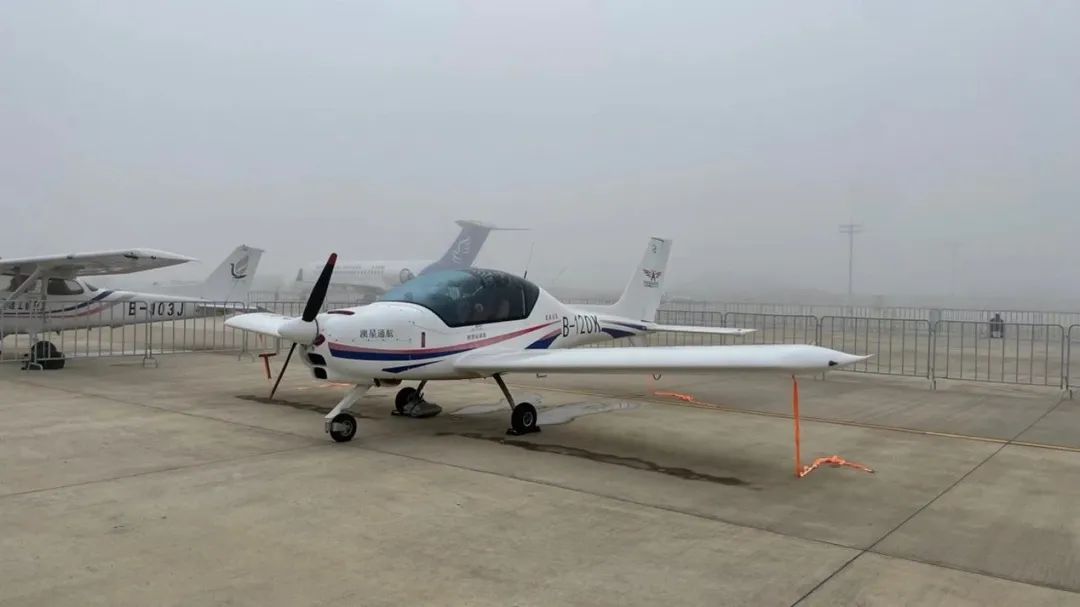 20221129091234_31798 逆势飞舞!Z6人生就是博航空携手合作同伴亮相2022南昌飞行大会