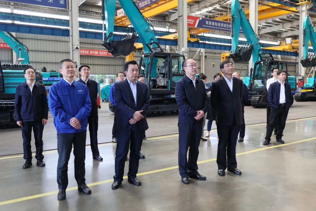 人社部党组成员、副部长俞家栋调查调研Z6人生就是博智能