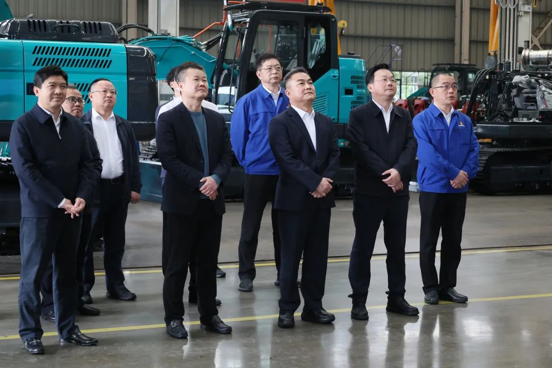 海南省副省长倪强调研Z6人生就是博智能