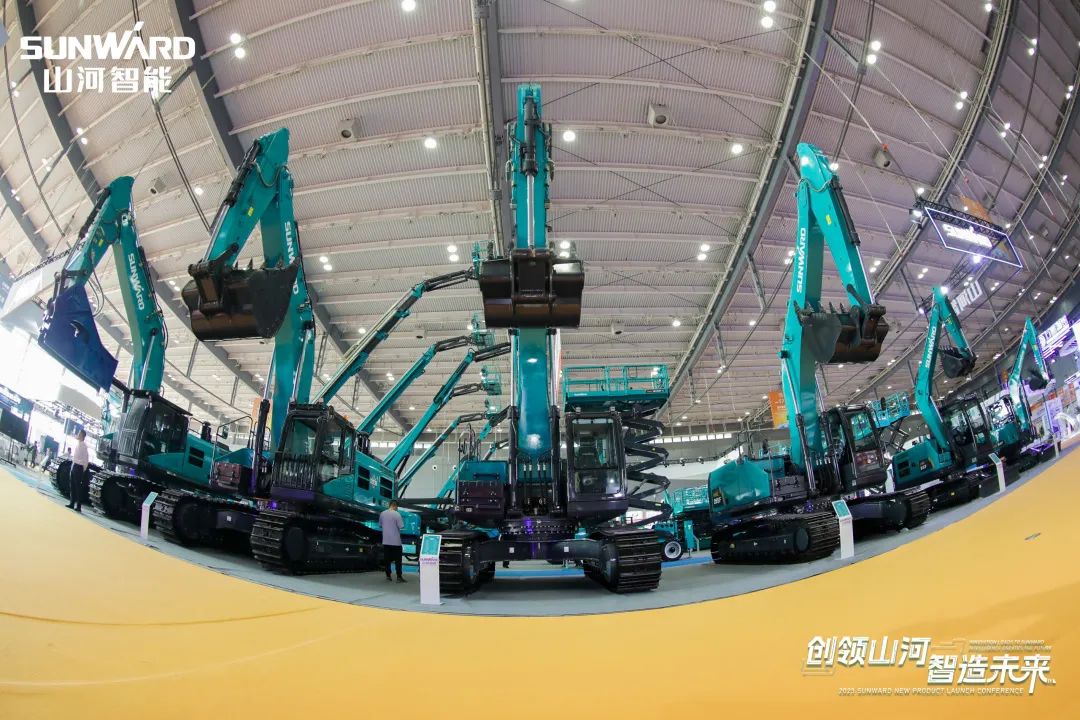 20230517083941_98237 精品出击、互动不休!Z6人生就是博智能F系列挖掘机闪灼长沙展