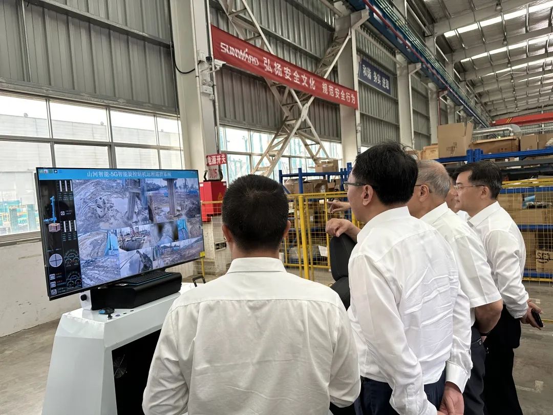 20230607082038_10466 中国联通集团副总经理梁宝俊到访Z6人生就是博智能