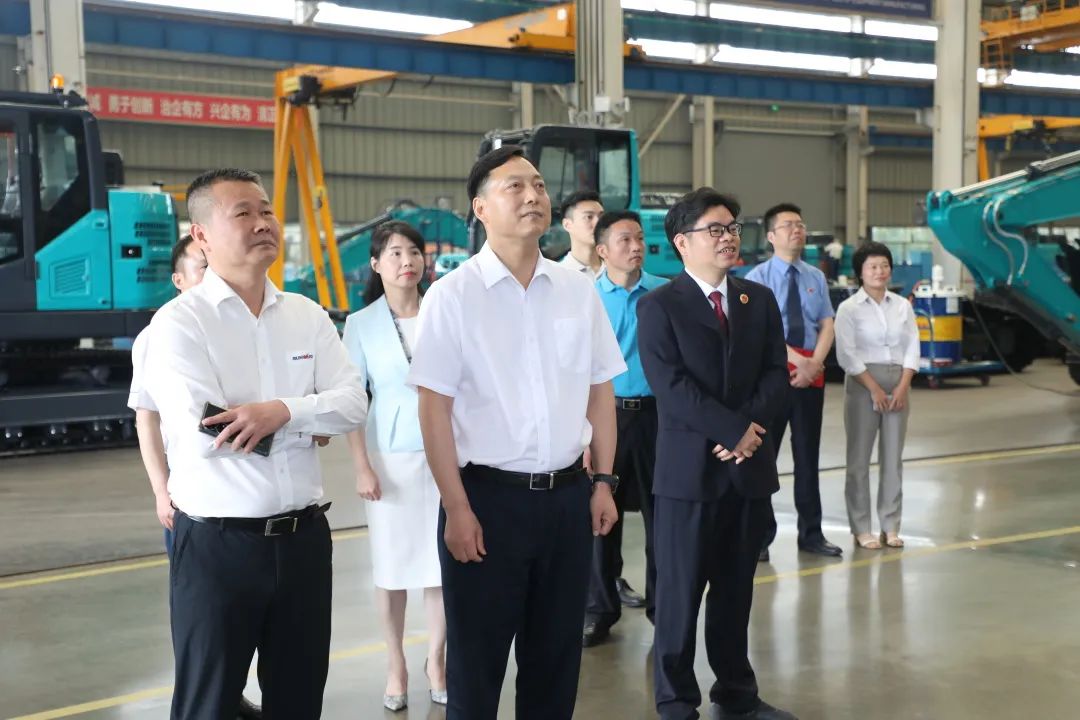 长沙市人民检察院党组书记、检察长余湘文调研Z6人生就是博智能